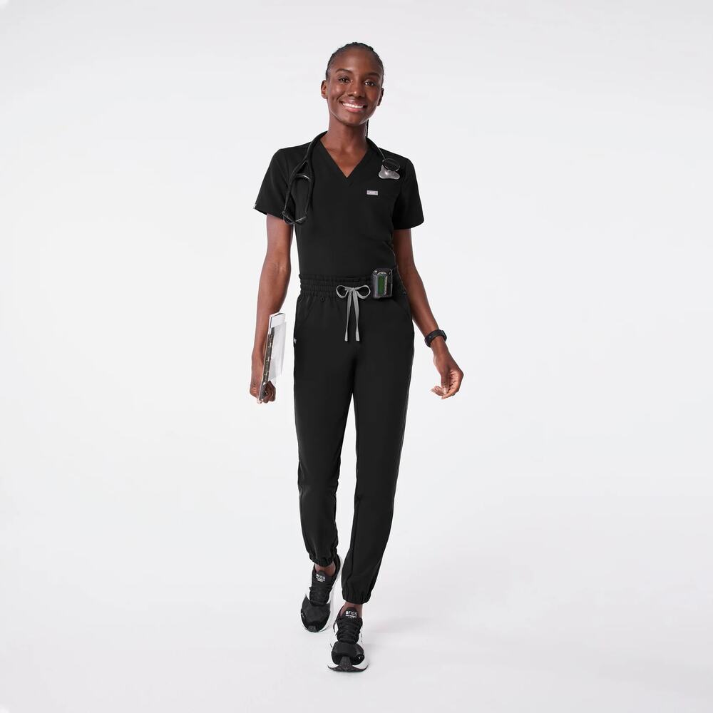 Figs Women's Kade Black Cargo Scrub Jogger Pants™ Size S - Picture 2 of 11
